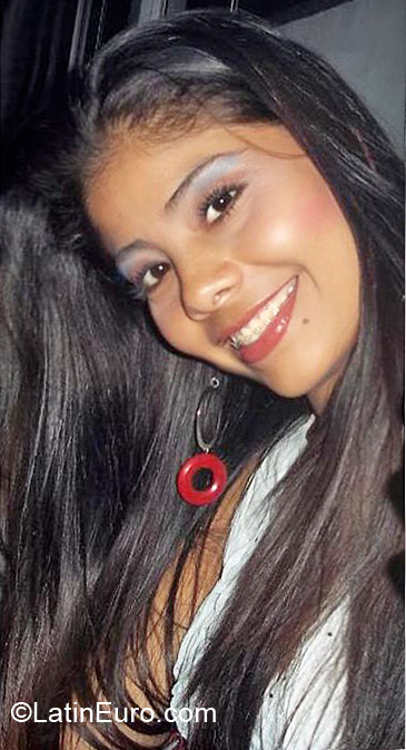 Date this nice looking Colombia girl Samdi072 from Neiva CO9971
