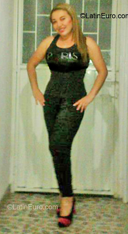 Date this hot Colombia girl Luz Adriana from Bogota CO10003