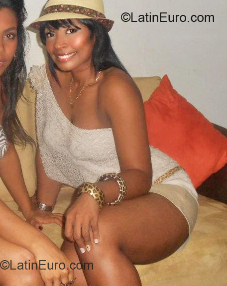 Date this exotic Colombia girl Dilma from Cartagena CO10006