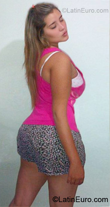 Date this good-looking Colombia girl Valerie from Pereira CO10811