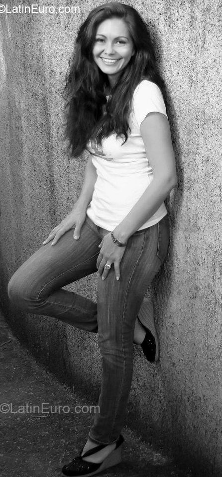 Date this voluptuous Costa Rica girl Maylen from San Jose CR225