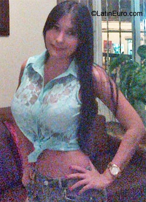 Date this sensual Colombia girl Kari from Cali CO10102