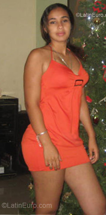Date this foxy Colombia girl Vivi from Cali CO10464