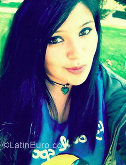 Date this gorgeous Colombia girl Valentina from Bogota CO10203