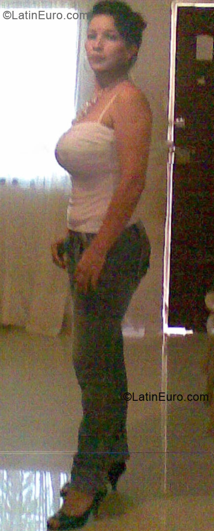 Date this foxy Colombia girl Yudy from Barranquilla CO15124