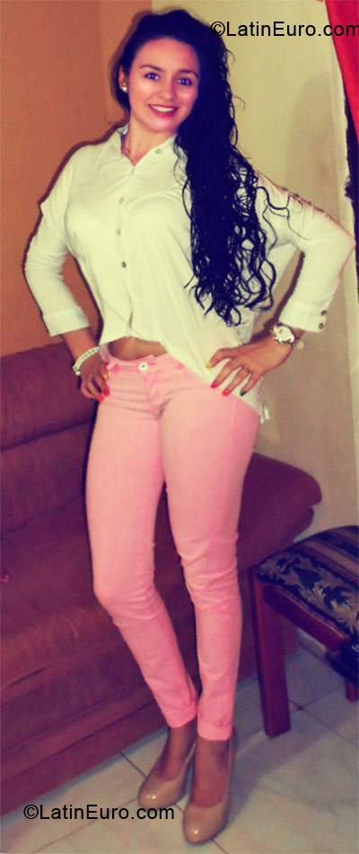 Date this nice looking Colombia girl Vanessa from Manizales CO10239