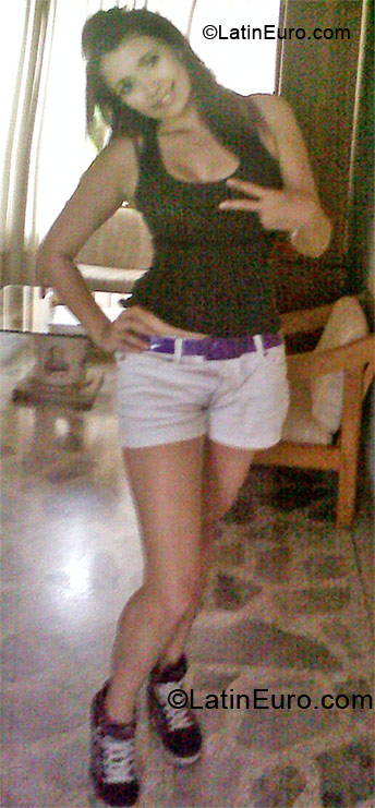 Date this good-looking Colombia girl CO10276 from Pereira CO10278
