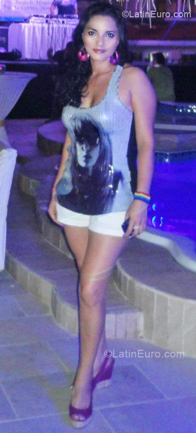 Date this nice looking Honduras girl Luz from Roatan HN680