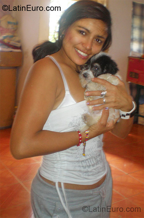 Date this voluptuous Colombia girl Martha from Cali CO10317