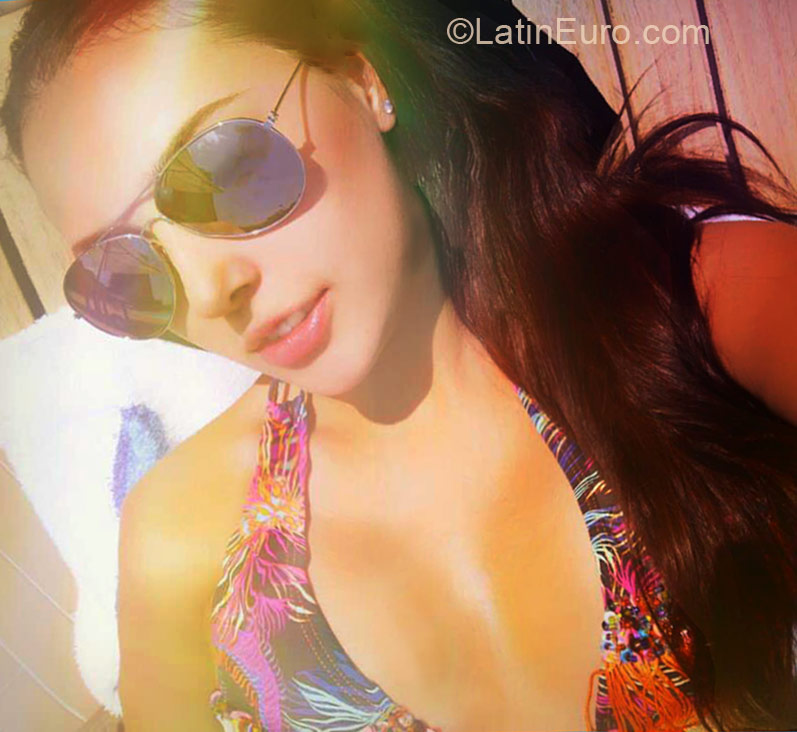 Date this voluptuous Colombia girl Melissalll from Medellin CO10326