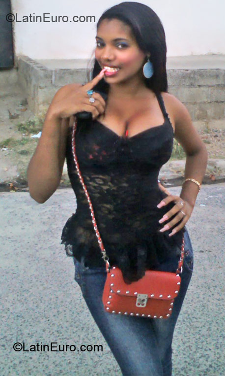 Date this fun Dominican Republic girl Luisa from Santo Domingo DO11171