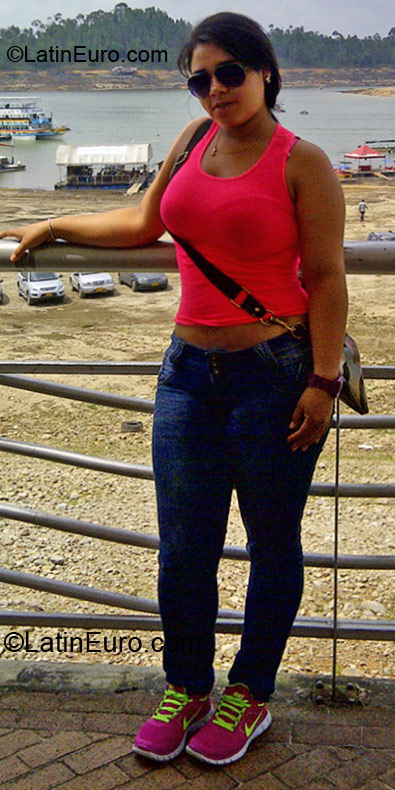 Date this funny Colombia girl Lizeth from Cali CO10351