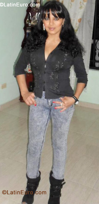 Date this young Colombia girl Andrea from Cali CO11435