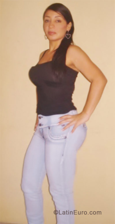 Date this sultry Colombia girl Luz from Cali CO10444
