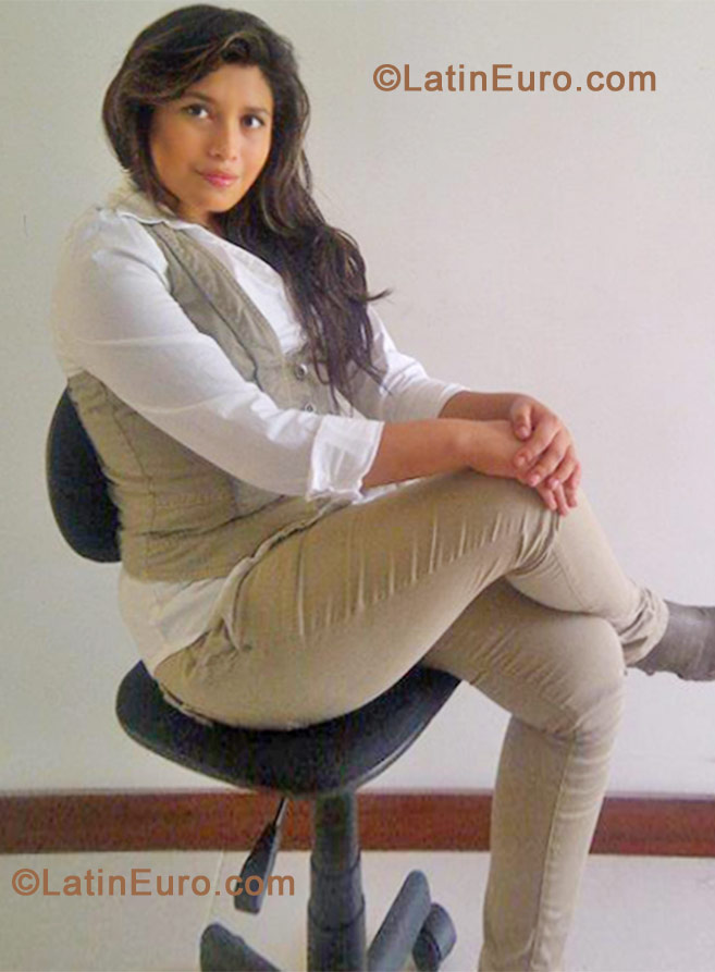 Date this stunning Colombia girl Angie from Cali CO10462