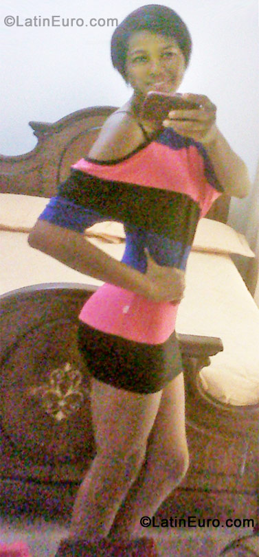 Date this happy Colombia girl Miryan from Cartagena CO10804