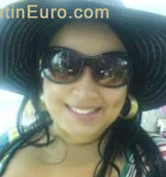 Date this nice looking Brazil girl Vanessa from Salvador BR6712