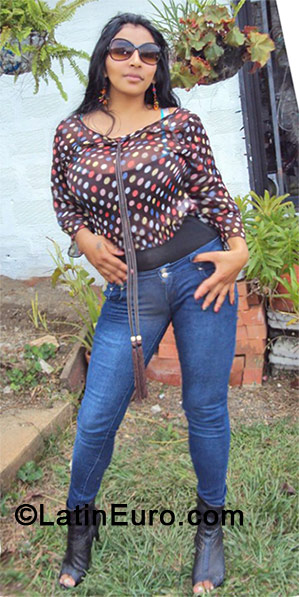 Date this foxy Colombia girl Maritza from Cali CO15952
