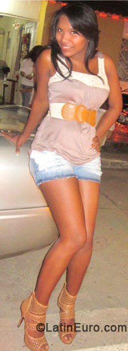 Date this gorgeous Colombia girl Paola from Cartagena CO10591