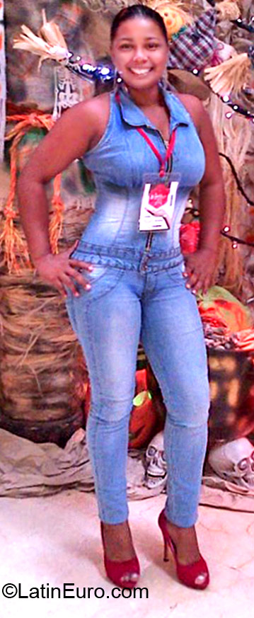 Date this sensual Colombia girl Ana Milena from Cartagena CO10608