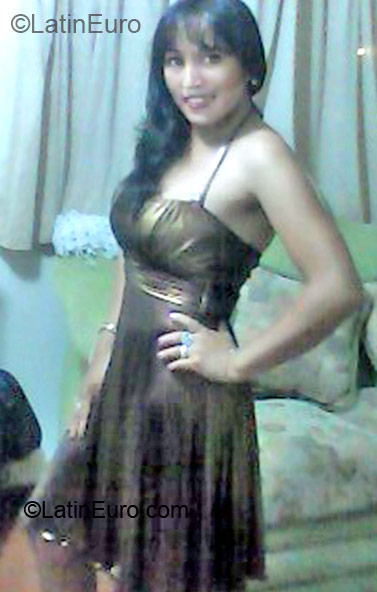 Date this nice looking Peru girl YESICA from Lima PE592