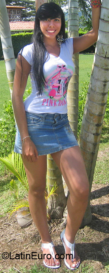 Date this lovely Colombia girl Cristina from Cali CO10623