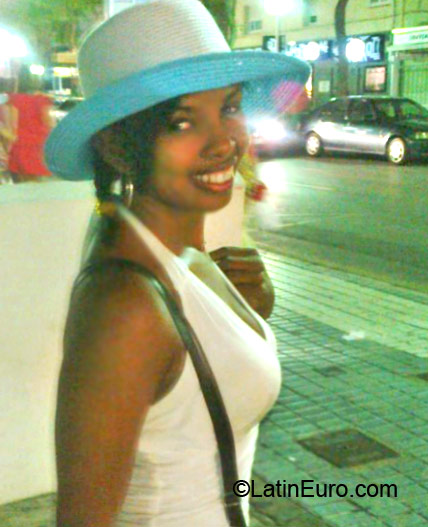 Date this hot Colombia girl Andreina from Cartagena CO10683