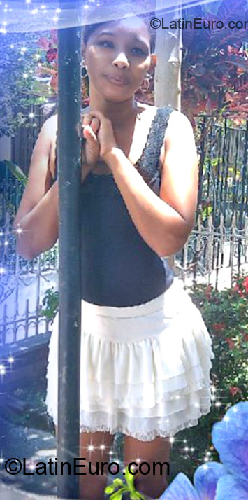 Date this attractive Colombia girl Nayibi from Cali CO10702