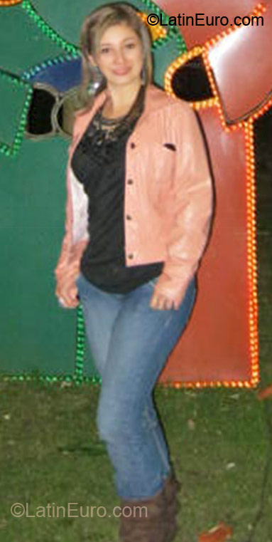 Date this exotic Colombia girl Adriana from Bogota CO10709