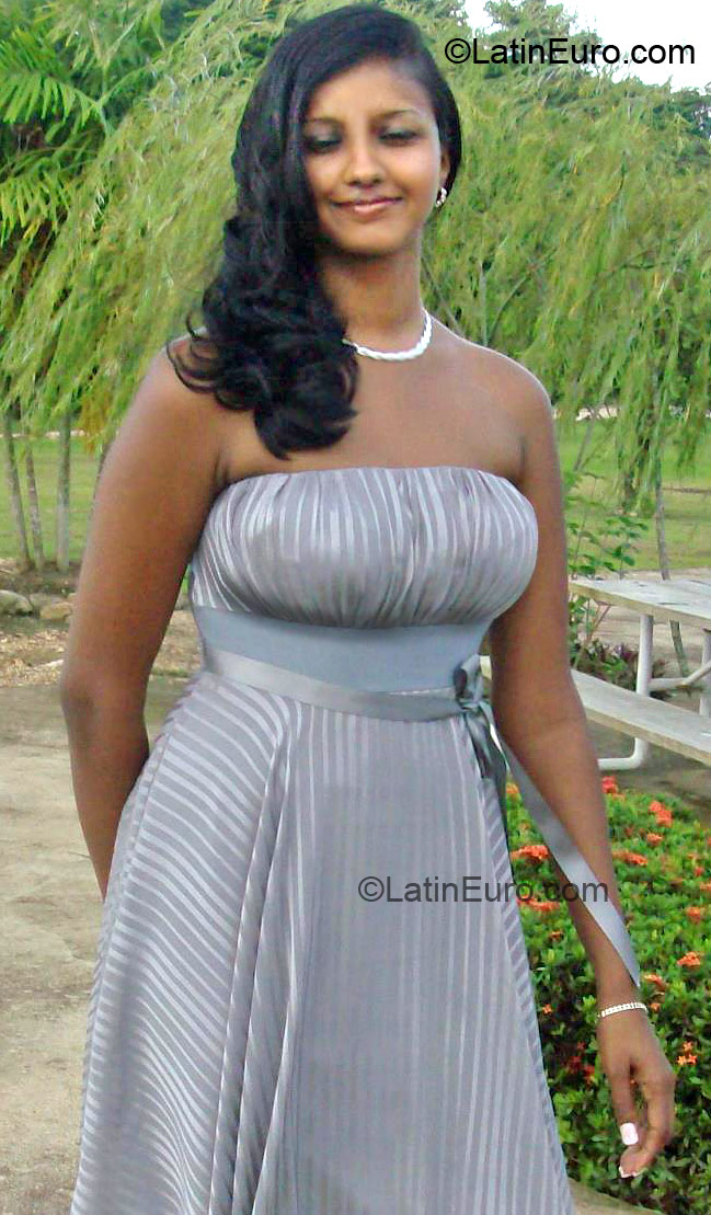 Date this pretty United States girl Cris from New York US13264
