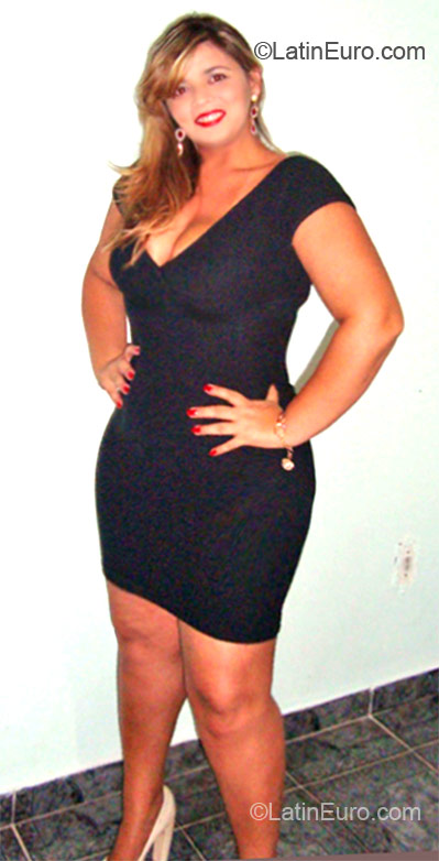 Date this athletic Brazil girl Mayra from Brasilia BR9984