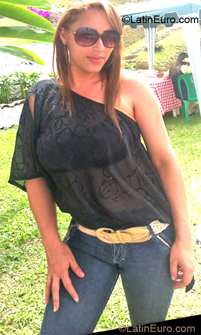 Date this athletic Colombia girl Ana Maria from Manizales CO10773
