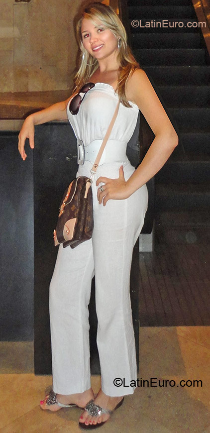 Date this lovely Colombia girl Yiri from Neiva CO10798