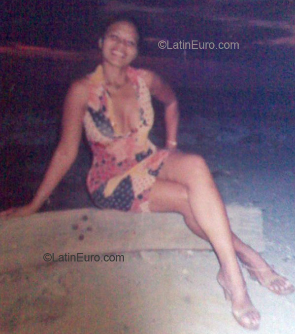 Date this delightful Honduras girl Aurora guzman f from La Ceiba HN690