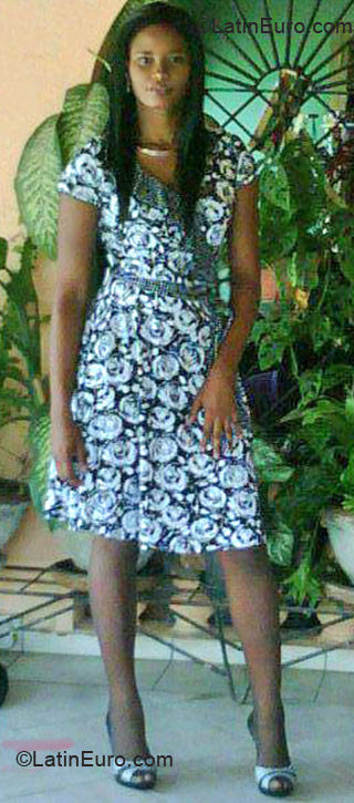 Date this pretty Jamaica girl Tanya13 from Kingston JM584