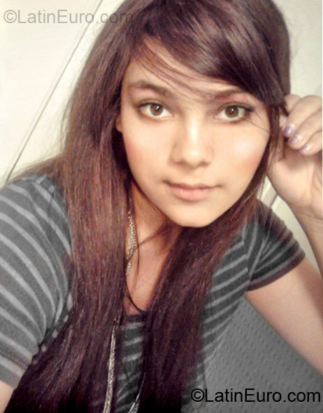 Date this young Colombia girl AngelaV3 from Barranquilla CO10853
