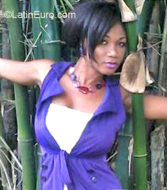 Date this nice looking France girl Rosie from Paris FR170