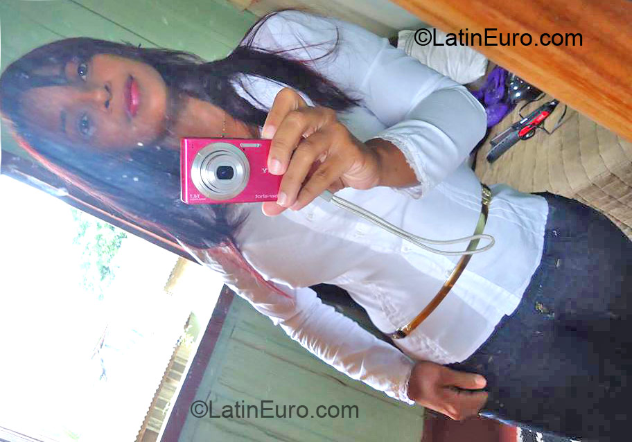 Date this attractive Brazil girl Dayane from Colorado Do Oeste BR6953