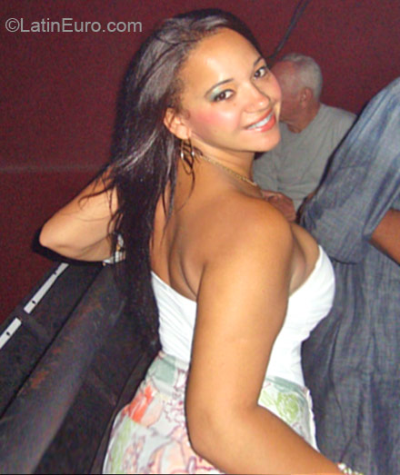 Date this lovely Brazil girl Raphaelabm from Rio De Janeiro BR6983