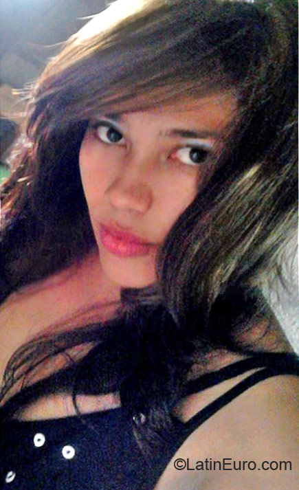 Date this nice looking Colombia girl Natasha gomes from Cartagena CO10972