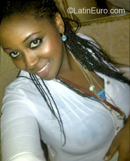Date this attractive Honduras girl Mari Isabel from La Ceiba HN733
