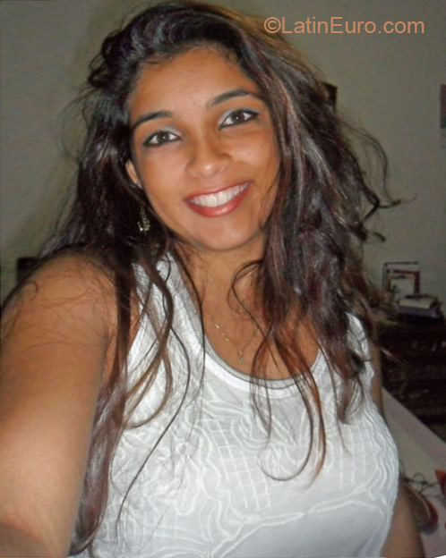 Date this voluptuous Brazil girl Aurelia from Goiania BR7078