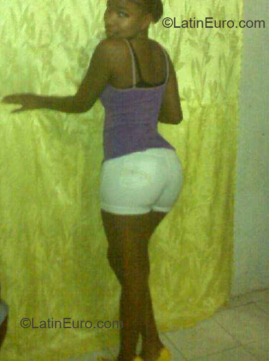 Date this beautiful Jamaica girl Rushelle from Kingston JM2495