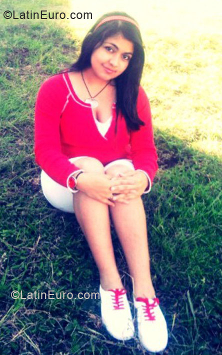 Date this gorgeous Guatemala girl Yess from Guatamala City GT42