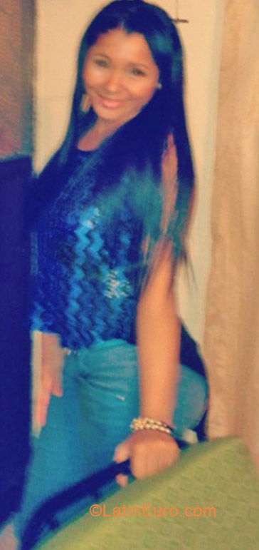 Date this georgeous Colombia girl Carolina from Cali CO11450