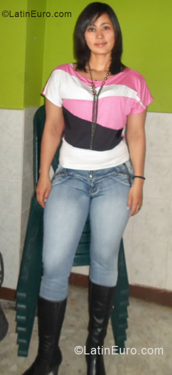 Date this good-looking Colombia girl Paula andrea from Bogota CO11452