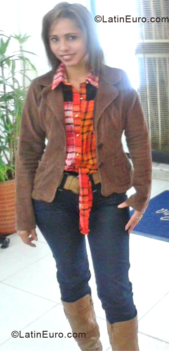 Date this happy Colombia girl Ana maria t from Bogotá CO11453