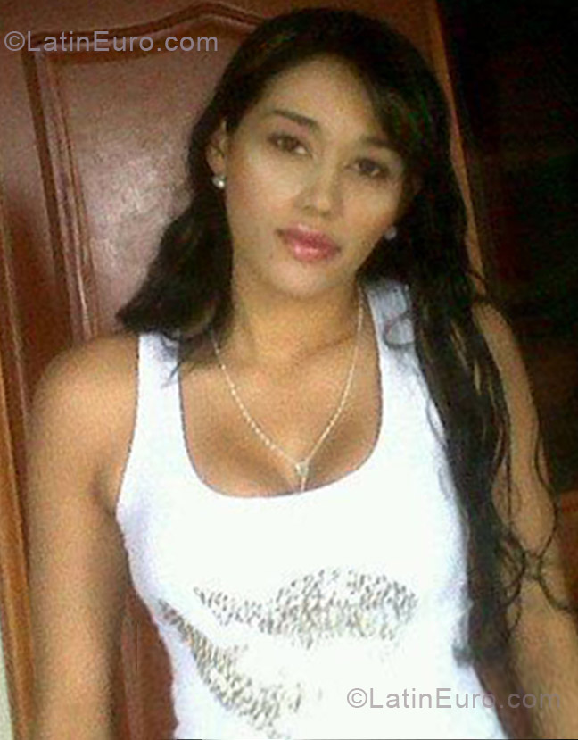 Date this beautiful Colombia girl Ana from Medellin CO12178