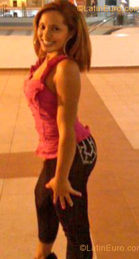 Date this sultry Dominican Republic girl Ruth esther her from Barahona DO12835