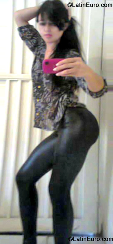 Date this funny Brazil girl Anna from Brasilia BR7750